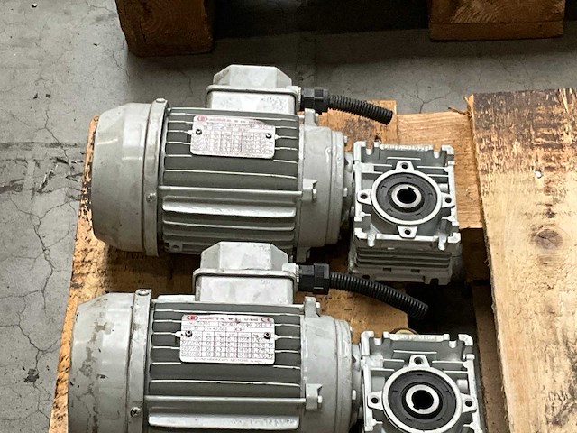 Diverse elektro motoren (8x) - afbeelding 10 van  12
