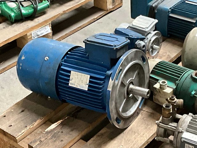 Diverse elektro motoren en pompen (8x) - afbeelding 7 van  13