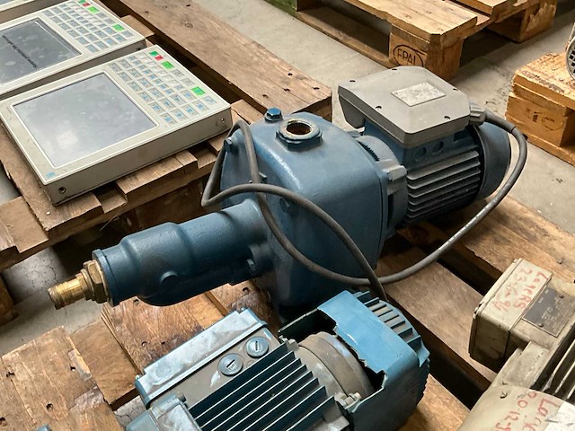 Diverse elektro motoren en pompen (8x) - afbeelding 11 van  13