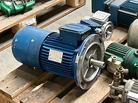 Diverse elektro motoren en pompen (8x) - afbeelding 7 van  13