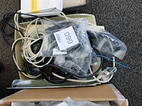 Diverse elektromaterialen w.o. kabels, wandcontactdoos en bouwlamp - afbeelding 3 van  4
