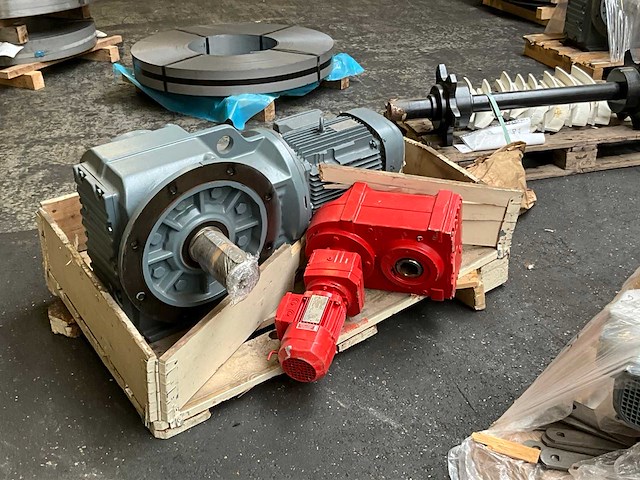 Diverse elektromotor + reductorkast - afbeelding 2 van  6