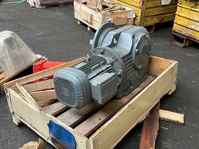 Diverse elektromotor + reductorkast - afbeelding 4 van  6