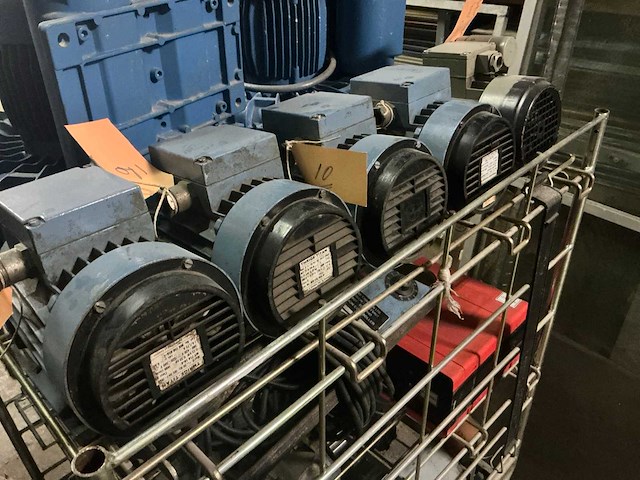 Diverse elektromotoren (10x) - afbeelding 1 van  14