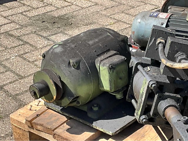 Diverse elektromotoren en onderdlen - afbeelding 5 van  9
