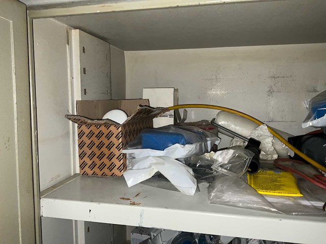 Diverse elektronica-voorraden - afbeelding 4 van  9