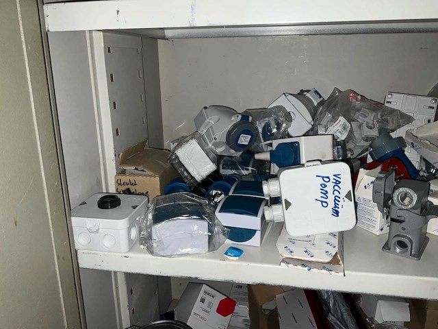 Diverse elektronica-voorraden - afbeelding 5 van  9