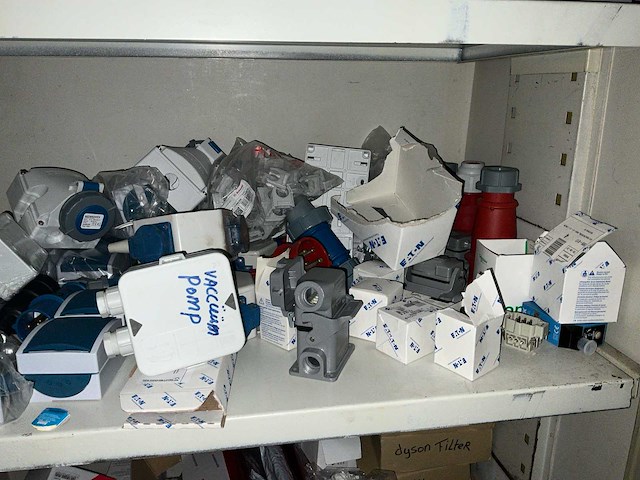 Diverse elektronica-voorraden - afbeelding 6 van  9