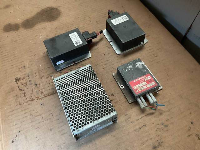 Diverse elektronische onderdelel (4x) - afbeelding 1 van  5