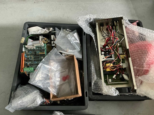 Diverse elektrotechnische onderdelen - afbeelding 19 van  19