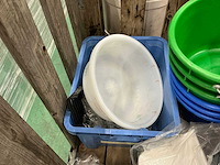 Diverse emmers en kratten uit kunststof - afbeelding 5 van  9