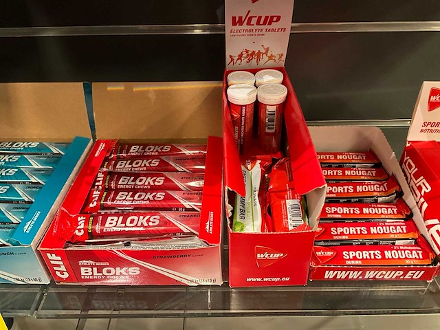 Diverse energy drinks, gels en repen - afbeelding 7 van  8