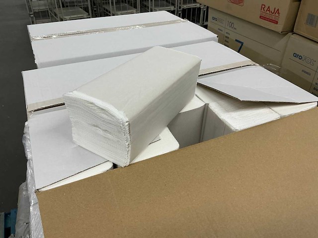 Diverse envelopen en papier - afbeelding 9 van  10