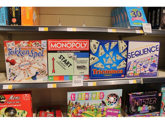 Diverse familiespellen, tokkenspel, monopoly, triominos en sequence, 4 stuks. - afbeelding 1 van  3