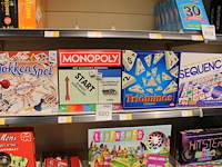 Diverse familiespellen, tokkenspel, monopoly, triominos en sequence, 4 stuks. - afbeelding 1 van  3