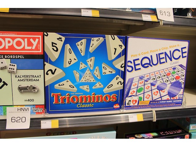 Diverse familiespellen, tokkenspel, monopoly, triominos en sequence, 4 stuks. - afbeelding 3 van  3