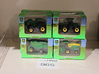 Diverse farm trucks, acht stuks. - afbeelding 1 van  2