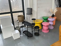 Diverse fauteuils, bijzettafels en plateaus - afbeelding 1 van  1