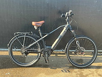 Diverse fietsen, elektrische fietsen, auto's, televisies, overkapping en tuinhuis