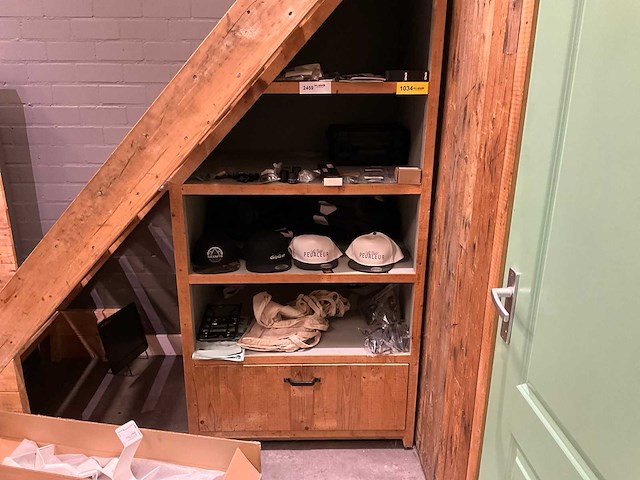 Diverse fietsonderdelen en petten - afbeelding 1 van  11