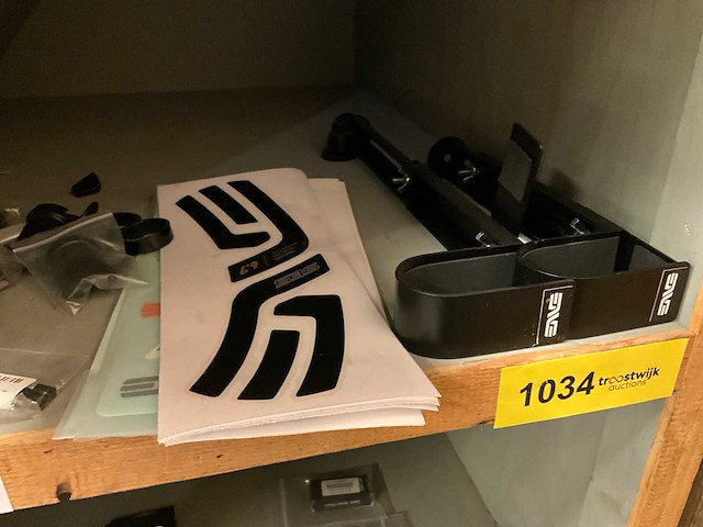 Diverse fietsonderdelen en petten - afbeelding 5 van  11