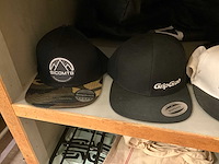 Diverse fietsonderdelen en petten - afbeelding 9 van  11