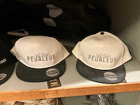 Diverse fietsonderdelen en petten - afbeelding 10 van  11