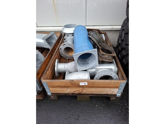 Diverse flenzen, koppelingen, afsluiters - afbeelding 1 van  7