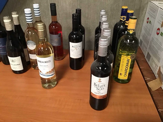 Diverse flessen wijn (25x) - afbeelding 2 van  5