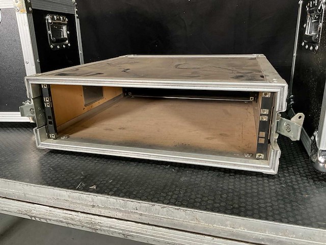 Diverse flightcase (8x) - afbeelding 8 van  16