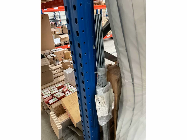 Diverse foamstrips en metalen staaf materiaal - afbeelding 8 van  11