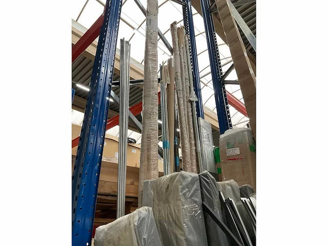 Diverse foamstrips en metalen staaf materiaal - afbeelding 9 van  11