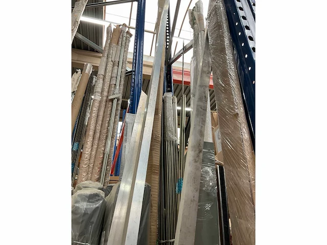 Diverse foamstrips en metalen staaf materiaal - afbeelding 11 van  11