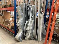 Diverse foamstrips en metalen staaf materiaal