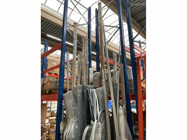 Diverse foamstrips en metalen staaf materiaal - afbeelding 4 van  11