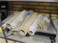 Diverse folie op schap. - afbeelding 1 van  2