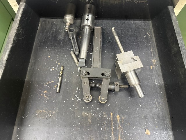 Diverse freesbank gereedschap - afbeelding 1 van  2