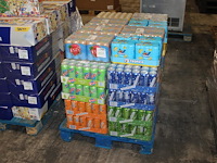 Diverse frisdranken w.o. oasis, tropico, en fernandes op pallet. totaal 1152 blikken. tht o.a. 9-25, 12-25 ...