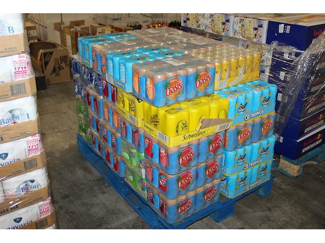 Diverse frisdranken w.o. oasis, tropico, en fernandes op pallet. totaal 1152 blikken. tht o.a. 9-25, 12-25 ... - afbeelding 2 van  3