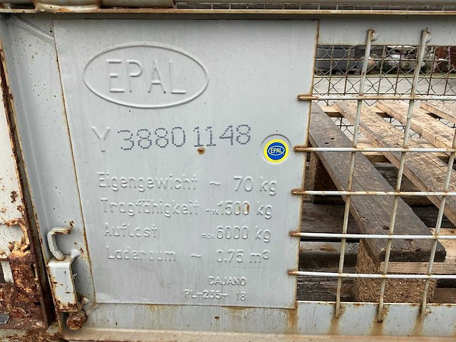 Diverse gaascontainers en magazijnbak - afbeelding 2 van  4