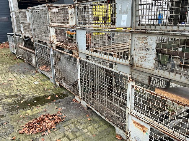 Diverse gaascontainers en magazijnbak - afbeelding 3 van  4