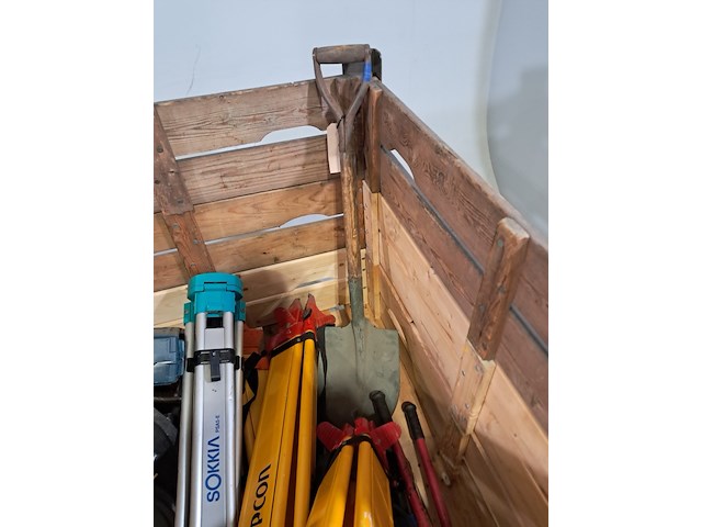 Diverse garage inventaris, o.a topcon, bosch - afbeelding 2 van  8