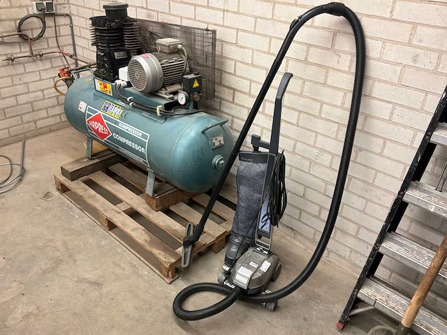 Diverse garage inventaris - afbeelding 4 van  63