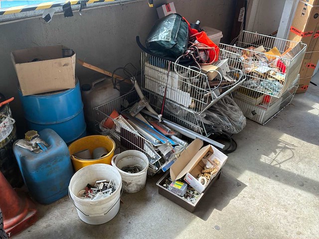 Diverse garage inventaris - afbeelding 4 van  19