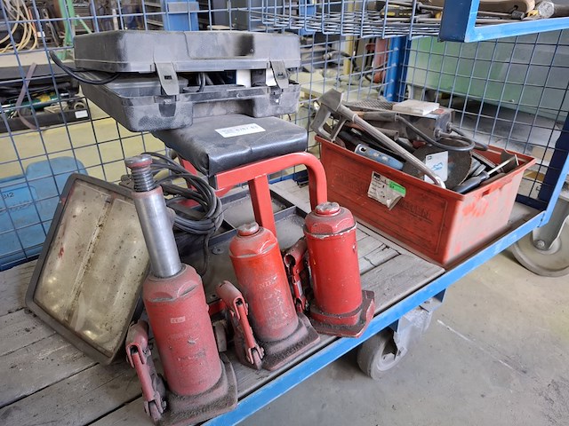 Diverse garage inventaris - afbeelding 1 van  7