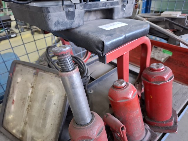 Diverse garage inventaris - afbeelding 4 van  7