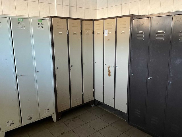 Diverse garderobekasten (2x) - afbeelding 1 van  3