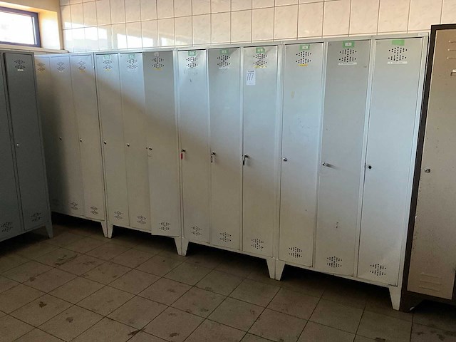 Diverse garderobekasten (4x) - afbeelding 1 van  4
