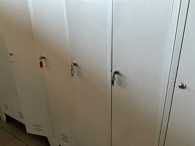 Diverse garderobekasten (4x) - afbeelding 2 van  4