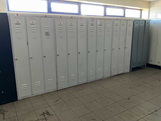 Diverse garderobekasten (5x) - afbeelding 1 van  7